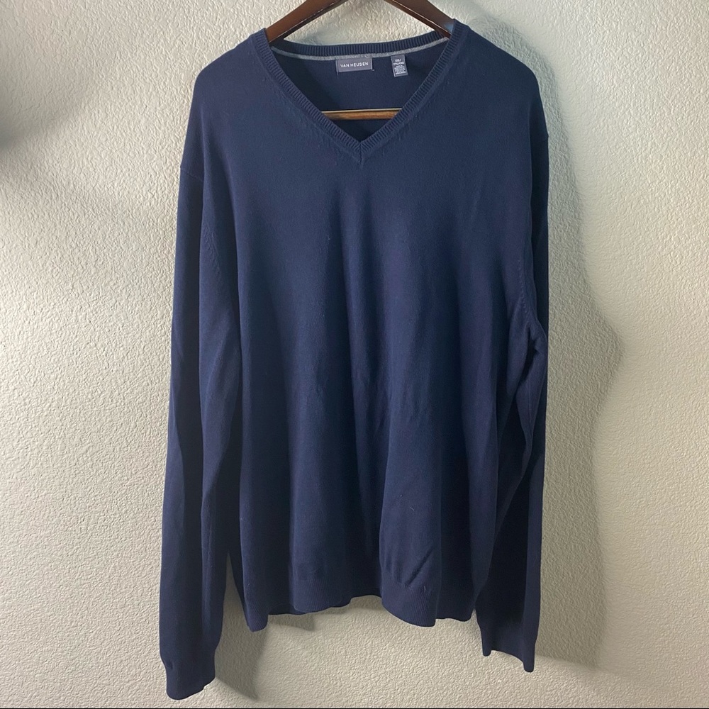 Van Heusen navy V-neck sweater